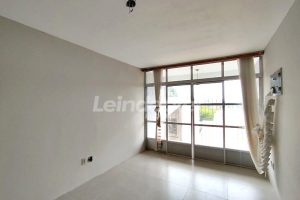 Casa à venda com 300m², 6 dormitórios, 2 suítes, 2 vagas no bairro Tristeza em Porto Alegre - Foto 23