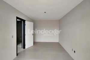 Casa à venda com 300m², 6 dormitórios, 2 suítes, 2 vagas no bairro Tristeza em Porto Alegre - Foto 24