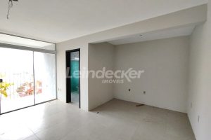 Casa à venda com 300m², 6 dormitórios, 2 suítes, 2 vagas no bairro Tristeza em Porto Alegre - Foto 25