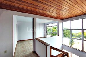 Casa à venda com 300m², 6 dormitórios, 2 suítes, 2 vagas no bairro Tristeza em Porto Alegre - Foto 30