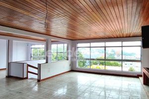 Casa à venda com 300m², 6 dormitórios, 2 suítes, 2 vagas no bairro Tristeza em Porto Alegre - Foto 34