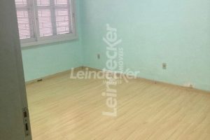 Casa à venda com 219m², 3 dormitórios, 6 vagas no bairro Passo d'Areia em Porto Alegre - Foto 12