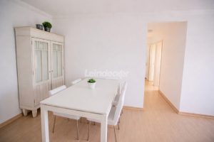 Apartamento à venda com 72m², 3 dormitórios, 1 suíte, 1 vaga no bairro Teresópolis em Porto Alegre - Foto 2