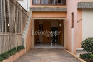 Casa à venda com 220m², 3 dormitórios, 1 suíte no bairro Jardim Sabará em Porto Alegre - Foto 3