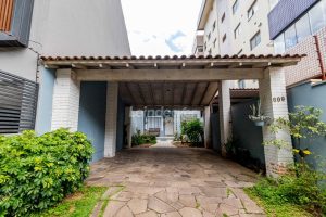 Casa à venda com 255m², 3 dormitórios, 4 vagas no bairro Petrópolis em Porto Alegre - Foto 2