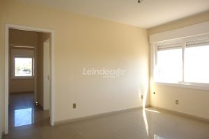 Apartamento à venda com 58m², 2 dormitórios, 1 vaga no bairro Jardim do Salso em Porto Alegre - Foto 1