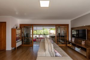 Apartamento à venda com 119m², 3 dormitórios, 1 suíte, 2 vagas no bairro Medianeira em Porto Alegre - Foto 3