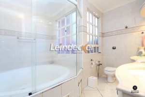 Casa à venda com 486m², 3 dormitórios, 1 suíte, 4 vagas no bairro Ipanema em Porto Alegre - Foto 13