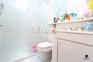 Casa à venda com 486m², 3 dormitórios, 1 suíte, 4 vagas no bairro Ipanema em Porto Alegre - Foto 19