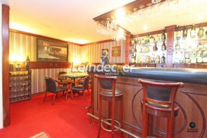 Casa à venda com 486m², 3 dormitórios, 1 suíte, 4 vagas no bairro Ipanema em Porto Alegre - Foto 8