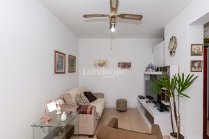 Apartamento à venda com 56m², 2 dormitórios, 1 suíte no bairro Petrópolis em Porto Alegre - Foto 2