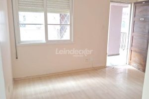 Apartamento à venda com 67m², 3 dormitórios, 1 vaga no bairro Teresópolis em Porto Alegre - Foto 2