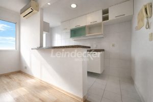 Apartamento à venda com 70m², 2 dormitórios, 1 suíte, 1 vaga no bairro Vila Ipiranga em Porto Alegre - Foto 4