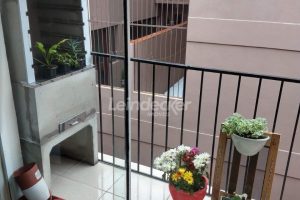 Apartamento à venda com 70m², 3 dormitórios, 2 vagas no bairro Teresópolis em Porto Alegre - Foto 1