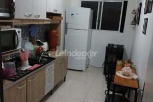 Apartamento à venda com 70m², 3 dormitórios, 2 vagas no bairro Teresópolis em Porto Alegre - Foto 3