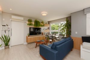 Apartamento à venda com 76m², 3 dormitórios, 1 suíte, 2 vagas no bairro Navegantes em Porto Alegre - Foto 3