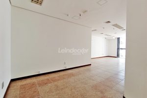 Salas/Conjuntos à venda com 45m² no bairro Auxiliadora em Porto Alegre - Foto 1