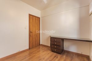 Apartamento à venda com 113m², 3 dormitórios, 1 suíte, 2 vagas no bairro Petrópolis em Porto Alegre - Foto 18