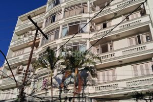 Apartamento à venda com 90m², 2 dormitórios no bairro Santana em Porto Alegre - Foto 1