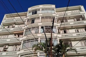 Apartamento à venda com 90m², 2 dormitórios no bairro Santana em Porto Alegre - Foto 2