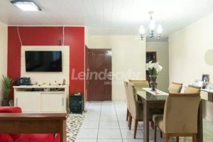 Casa à venda com 218m², 3 dormitórios, 2 suítes, 4 vagas no bairro Partenon em Porto Alegre - Foto 2