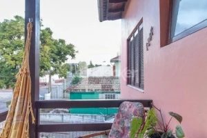 Casa à venda com 218m², 3 dormitórios, 2 suítes, 4 vagas no bairro Partenon em Porto Alegre - Foto 7