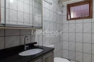 Casa à venda com 218m², 3 dormitórios, 2 suítes, 4 vagas no bairro Partenon em Porto Alegre - Foto 30