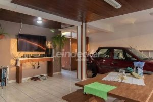 Casa à venda com 218m², 3 dormitórios, 2 suítes, 4 vagas no bairro Partenon em Porto Alegre - Foto 36