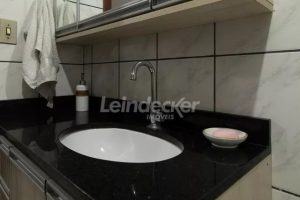 Casa à venda com 218m², 3 dormitórios, 2 suítes, 4 vagas no bairro Partenon em Porto Alegre - Foto 29