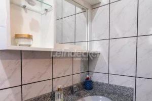 Casa à venda com 218m², 3 dormitórios, 2 suítes, 4 vagas no bairro Partenon em Porto Alegre - Foto 35