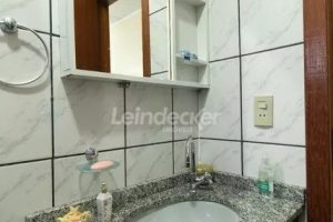 Casa à venda com 218m², 3 dormitórios, 2 suítes, 4 vagas no bairro Partenon em Porto Alegre - Foto 28