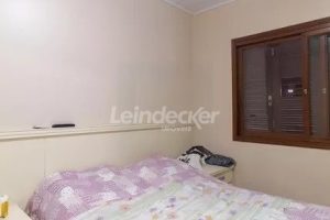 Casa à venda com 218m², 3 dormitórios, 2 suítes, 4 vagas no bairro Partenon em Porto Alegre - Foto 23