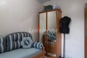 Casa à venda com 218m², 3 dormitórios, 2 suítes, 4 vagas no bairro Partenon em Porto Alegre - Foto 18