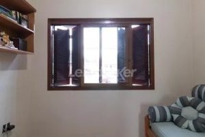 Casa à venda com 218m², 3 dormitórios, 2 suítes, 4 vagas no bairro Partenon em Porto Alegre - Foto 16