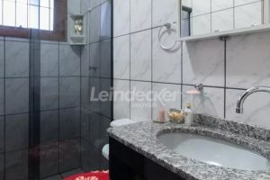 Casa à venda com 218m², 3 dormitórios, 2 suítes, 4 vagas no bairro Partenon em Porto Alegre - Foto 27