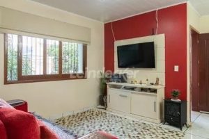 Casa à venda com 218m², 3 dormitórios, 2 suítes, 4 vagas no bairro Partenon em Porto Alegre - Foto 4