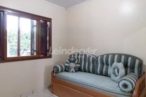 Casa à venda com 218m², 3 dormitórios, 2 suítes, 4 vagas no bairro Partenon em Porto Alegre - Foto 15