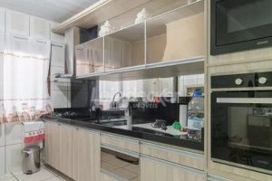 Casa à venda com 218m², 3 dormitórios, 2 suítes, 4 vagas no bairro Partenon em Porto Alegre - Foto 9