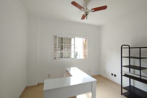 Casa comercial à venda com 270m² no bairro Santo Antônio em Porto Alegre - Foto 25