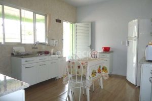 Casa à venda com 150m², 3 dormitórios, 4 vagas no bairro Partenon em Porto Alegre - Foto 14