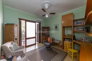 Casa à venda com 300m², 3 dormitórios, 2 vagas no bairro Petrópolis em Porto Alegre - Foto 12