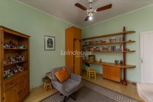 Casa à venda com 300m², 3 dormitórios, 2 vagas no bairro Petrópolis em Porto Alegre - Foto 14