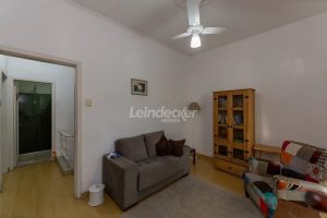 Casa à venda com 300m², 3 dormitórios, 2 vagas no bairro Petrópolis em Porto Alegre - Foto 30