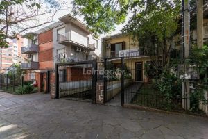 Casa à venda com 300m², 3 dormitórios, 2 vagas no bairro Petrópolis em Porto Alegre - Foto 1