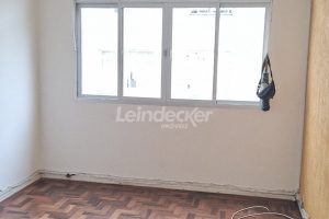 Apartamento à venda com 75m², 3 dormitórios, 1 vaga no bairro Medianeira em Porto Alegre - Foto 3