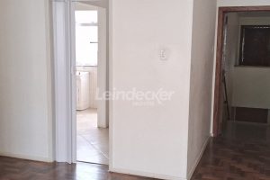 Apartamento à venda com 75m², 3 dormitórios, 1 vaga no bairro Medianeira em Porto Alegre - Foto 4