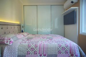 Apartamento à venda com 60m², 2 dormitórios no bairro Jardim do Salso em Porto Alegre - Foto 11