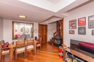 Casa em Condomínio à venda com 120m², 3 dormitórios, 1 suíte, 2 vagas no bairro Jardim Sabará em Porto Alegre - Foto 1