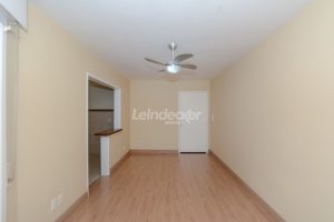 Apartamento à venda com 70m², 2 dormitórios no bairro Santana em Porto Alegre - Foto 4