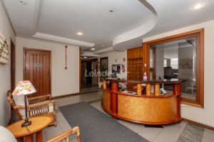 Apartamento à venda com 98m², 3 dormitórios, 1 suíte, 1 vaga no bairro Menino Deus em Porto Alegre - Foto 3